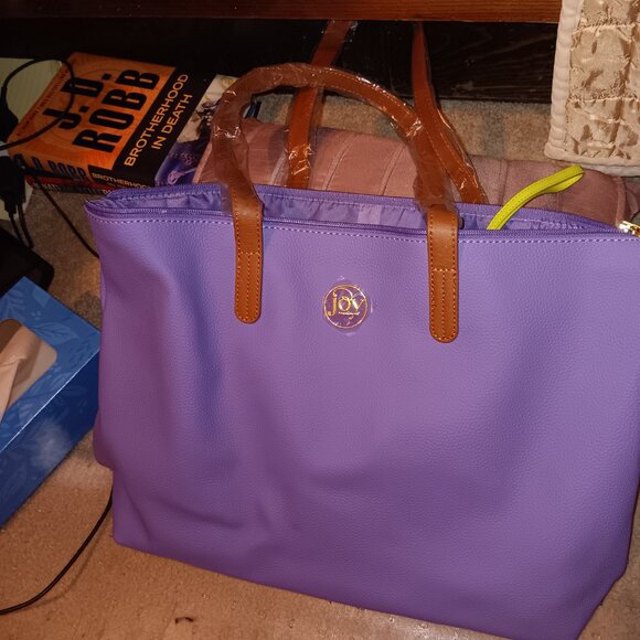 JOY MANGANO LAVENDER LEATHER CROSSBODY BAG ALONG WITH A MATCHING LARGER TOTE - Picture 3 of 5